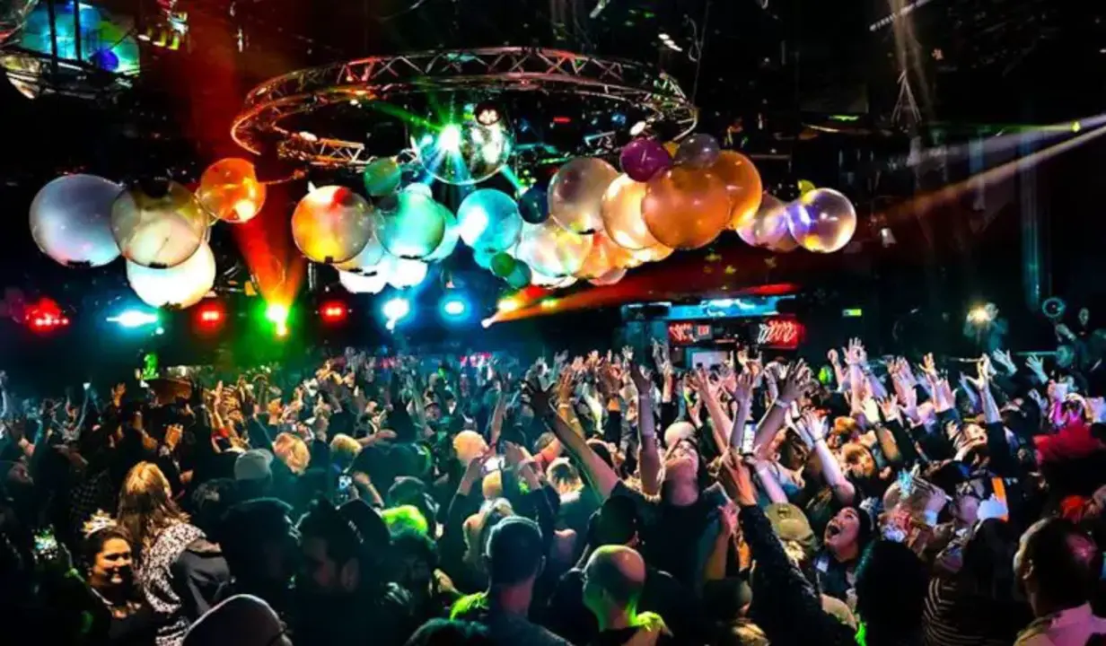 A Night Owl's Guide to Paris: Exploring the City's Vibrant Nightlife